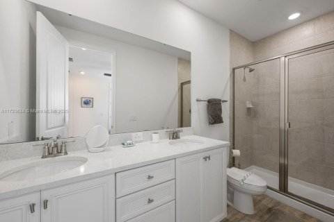 Adosado en venta en Kissimmee, Florida, 2 dormitorios, 129.51 m2 № 1699965 - foto 17