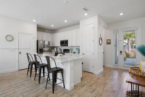 Adosado en venta en Kissimmee, Florida, 2 dormitorios, 129.51 m2 № 1699965 - foto 5