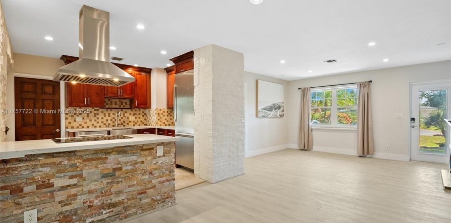 House in Fort Lauderdale, Florida 3 bedrooms, 169.92 sq.m. № 1588521