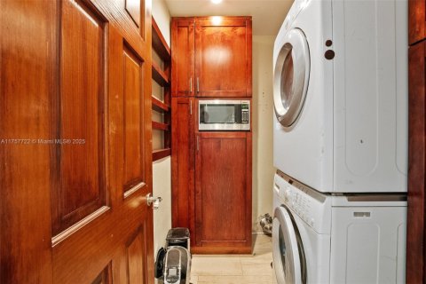 House in Fort Lauderdale, Florida 3 bedrooms, 169.92 sq.m. № 1588521 - photo 21