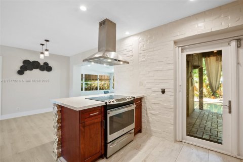 House in Fort Lauderdale, Florida 3 bedrooms, 169.92 sq.m. № 1588521 - photo 11