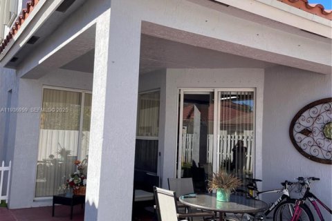 Villa ou maison à louer à Homestead, Floride: 5 chambres, 191.84 m2 № 1994871 - photo 4