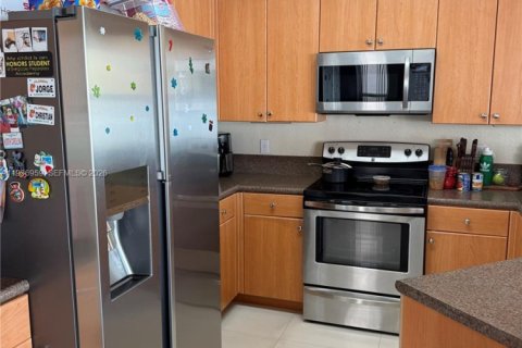 Villa ou maison à louer à Homestead, Floride: 5 chambres, 191.84 m2 № 1994871 - photo 15