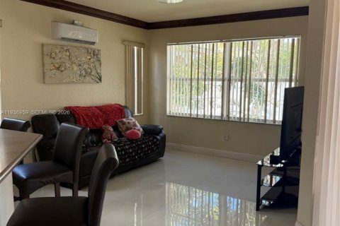 Villa ou maison à louer à Homestead, Floride: 5 chambres, 191.84 m2 № 1994871 - photo 11