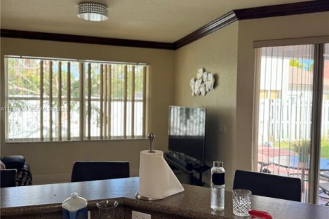 Villa ou maison à louer à Homestead, Floride: 5 chambres, 191.84 m2 № 1994871 - photo 16