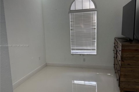 Villa ou maison à louer à Homestead, Floride: 5 chambres, 191.84 m2 № 1994871 - photo 22