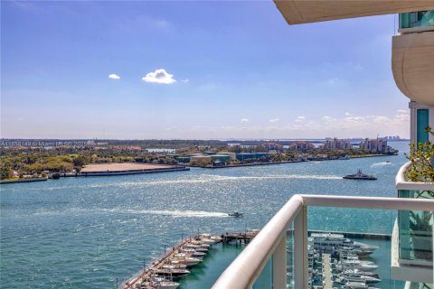 Condo in Miami Beach, Florida, 2 bedrooms  № 1888187 - photo 25