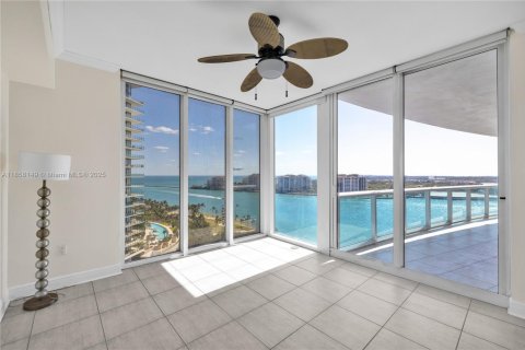 Condo in Miami Beach, Florida, 2 bedrooms  № 1888187 - photo 14