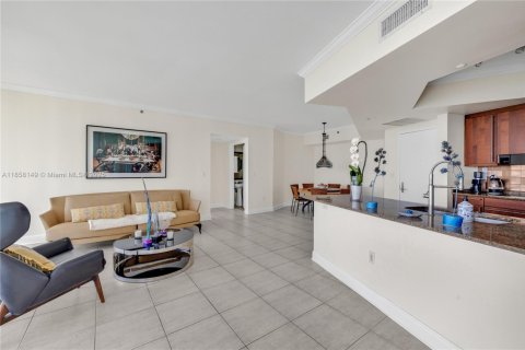 Condo in Miami Beach, Florida, 2 bedrooms  № 1888187 - photo 12