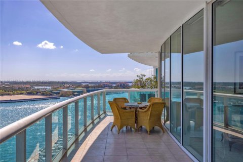 Condo in Miami Beach, Florida, 2 bedrooms  № 1888187 - photo 26