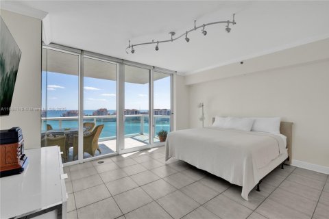Condo in Miami Beach, Florida, 2 bedrooms  № 1888187 - photo 17