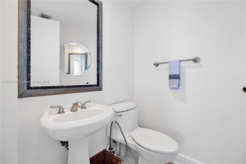 Condo in Miami Beach, Florida, 2 bedrooms  № 1888187 - photo 24