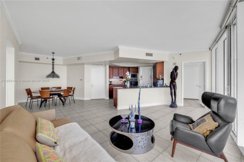 Condo in Miami Beach, Florida, 2 bedrooms  № 1888187 - photo 13
