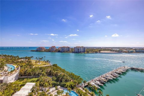 Condo in Miami Beach, Florida, 2 bedrooms  № 1888187 - photo 2