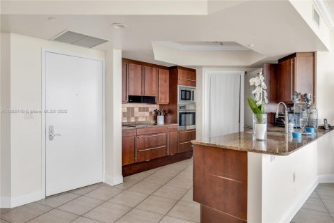 Condo in Miami Beach, Florida, 2 bedrooms  № 1888187 - photo 9