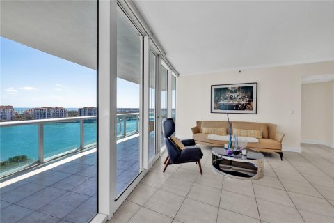 Condo in Miami Beach, Florida, 2 bedrooms  № 1888187 - photo 11