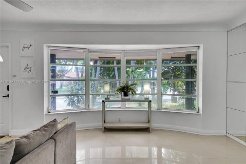House in Fort Lauderdale, Florida 4 bedrooms, 191.01 sq.m. № 1766905 - photo 10