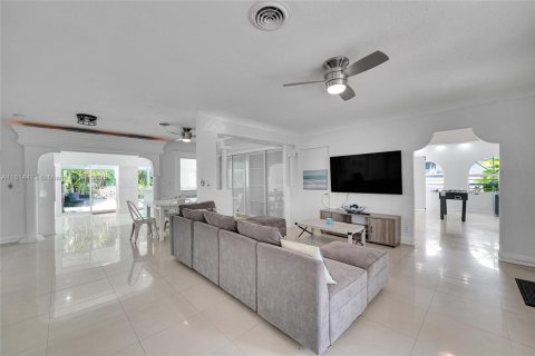House in Fort Lauderdale, Florida 4 bedrooms, 191.01 sq.m. № 1766905 - photo 9