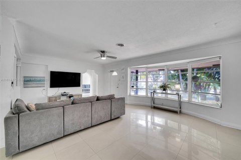 House in Fort Lauderdale, Florida 4 bedrooms, 191.01 sq.m. № 1766905 - photo 11