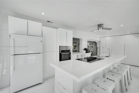 House in Fort Lauderdale, Florida 4 bedrooms, 191.01 sq.m. № 1766905 - photo 18