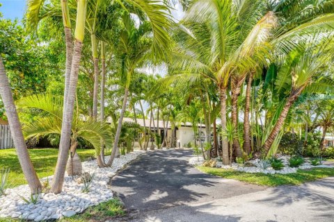 House in Fort Lauderdale, Florida 4 bedrooms, 191.01 sq.m. № 1766905 - photo 3