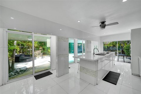 House in Fort Lauderdale, Florida 4 bedrooms, 191.01 sq.m. № 1766905 - photo 17