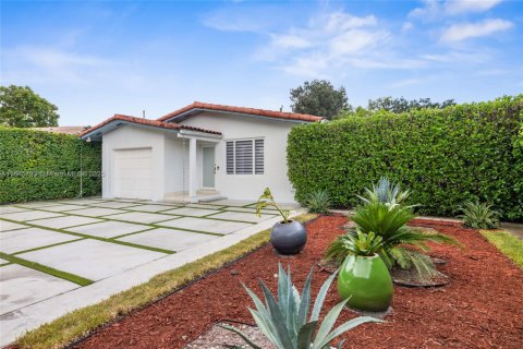 Villa ou maison à vendre à Coral Gables, Floride: 3 chambres, 125.05 m2 № 1941627 - photo 2