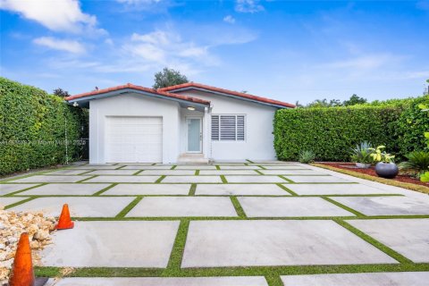 Villa ou maison à vendre à Coral Gables, Floride: 3 chambres, 125.05 m2 № 1941627 - photo 1