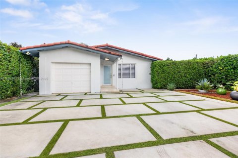 Villa ou maison à vendre à Coral Gables, Floride: 3 chambres, 125.05 m2 № 1941627 - photo 3