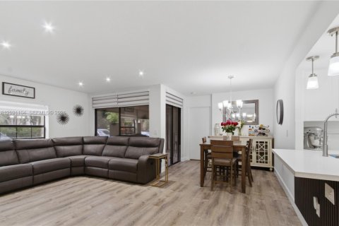 Copropriété à vendre à Plantation, Floride: 3 chambres, 104.05 m2 № 2375208 - photo 2