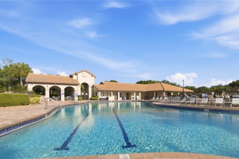 Copropriété à vendre à Plantation, Floride: 3 chambres, 104.05 m2 № 2375208 - photo 23
