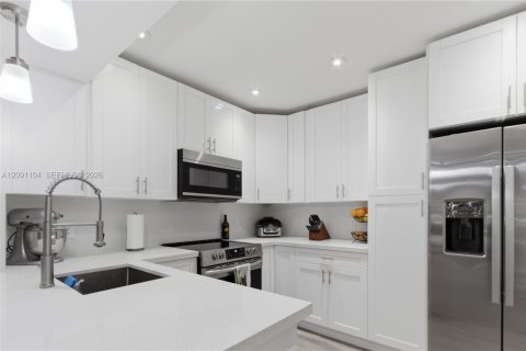 Copropriété à vendre à Plantation, Floride: 3 chambres, 104.05 m2 № 2375208 - photo 5