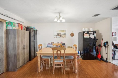 Villa ou maison à vendre à Zephyrhills, Floride: 4 chambres, 163.14 m2 № 1528731 - photo 7