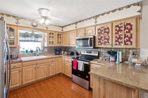 Villa ou maison à vendre à Zephyrhills, Floride: 4 chambres, 163.14 m2 № 1528731 - photo 5