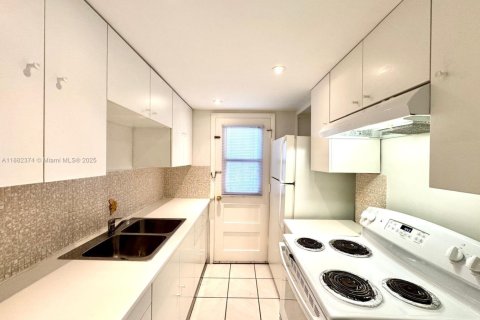 Copropriété à vendre à North Miami, Floride: 1 chambre, 57.88 m2 № 1977932 - photo 12