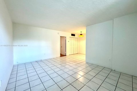 Copropriété à vendre à North Miami, Floride: 1 chambre, 57.88 m2 № 1977932 - photo 15
