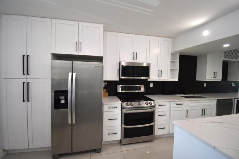 Copropriété à vendre à Coconut Creek, Floride: 2 chambres, 120.77 m2 № 2168371 - photo 3
