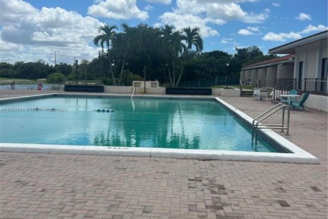 Condo in Lauderhill, Florida, 2 bedrooms  № 1945465 - photo 15