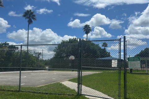Condo in Lauderhill, Florida, 2 bedrooms  № 1945465 - photo 11