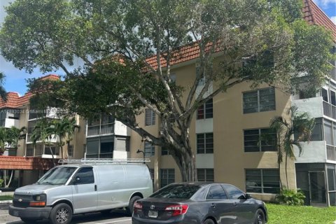 Condo in Lauderhill, Florida, 2 bedrooms  № 1945465 - photo 5