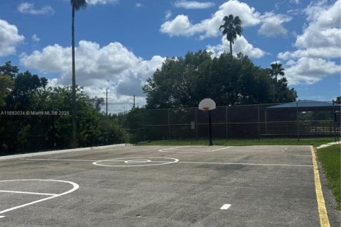 Condo in Lauderhill, Florida, 2 bedrooms  № 1945465 - photo 13