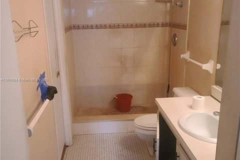 Condo in Lauderhill, Florida, 2 bedrooms  № 1945465 - photo 26