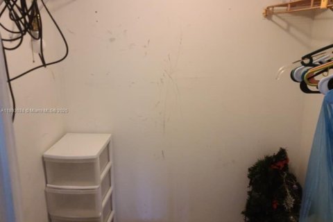 Condo in Lauderhill, Florida, 2 bedrooms  № 1945465 - photo 30