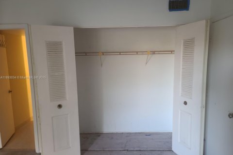 Condo in Lauderhill, Florida, 2 bedrooms  № 1945465 - photo 29