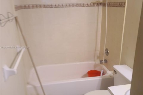 Condo in Lauderhill, Florida, 2 bedrooms  № 1945465 - photo 22