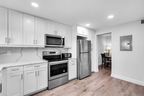Copropriété à vendre à Lake Worth, Floride: 2 chambres, 103.49 m2 № 2090786 - photo 3
