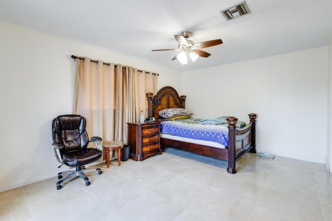 Townhouse in Lake Worth, Florida 3 bedrooms, 152.92 sq.m. № 2191834 - photo 16