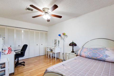 Townhouse in Lake Worth, Florida 3 bedrooms, 152.92 sq.m. № 2191834 - photo 22