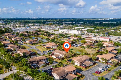 Townhouse in Lake Worth, Florida 3 bedrooms, 152.92 sq.m. № 2191834 - photo 30