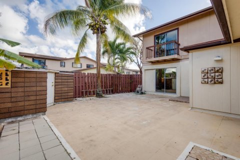 Townhouse in Lake Worth, Florida 3 bedrooms, 152.92 sq.m. № 2191834